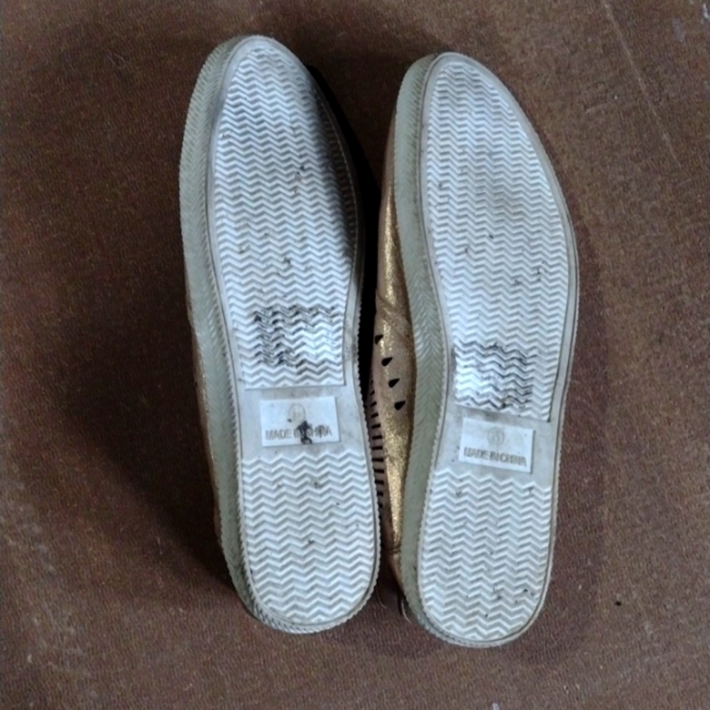 Shoes - Picture 2 of 3